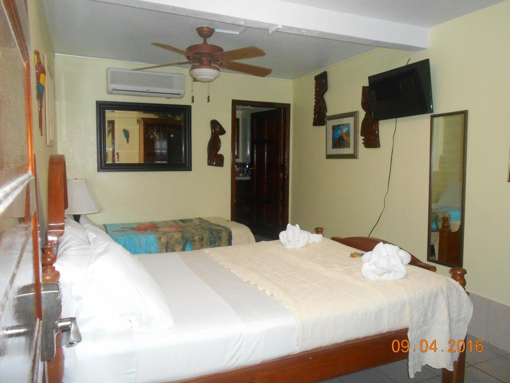 Alan'S Paradise Hotel Placencia Exteriér fotografie