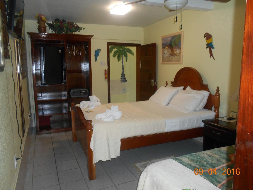 Alan'S Paradise Hotel Placencia Exteriér fotografie