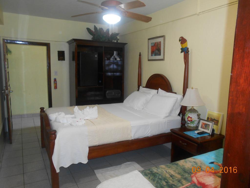 Alan'S Paradise Hotel Placencia Exteriér fotografie
