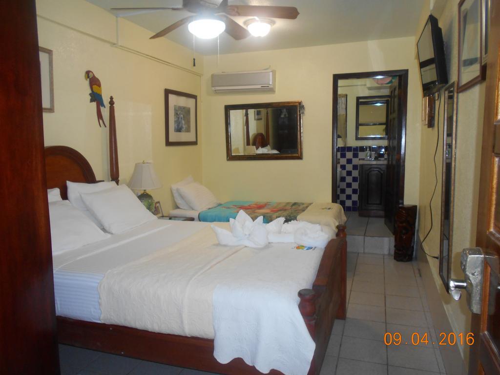 Alan'S Paradise Hotel Placencia Exteriér fotografie